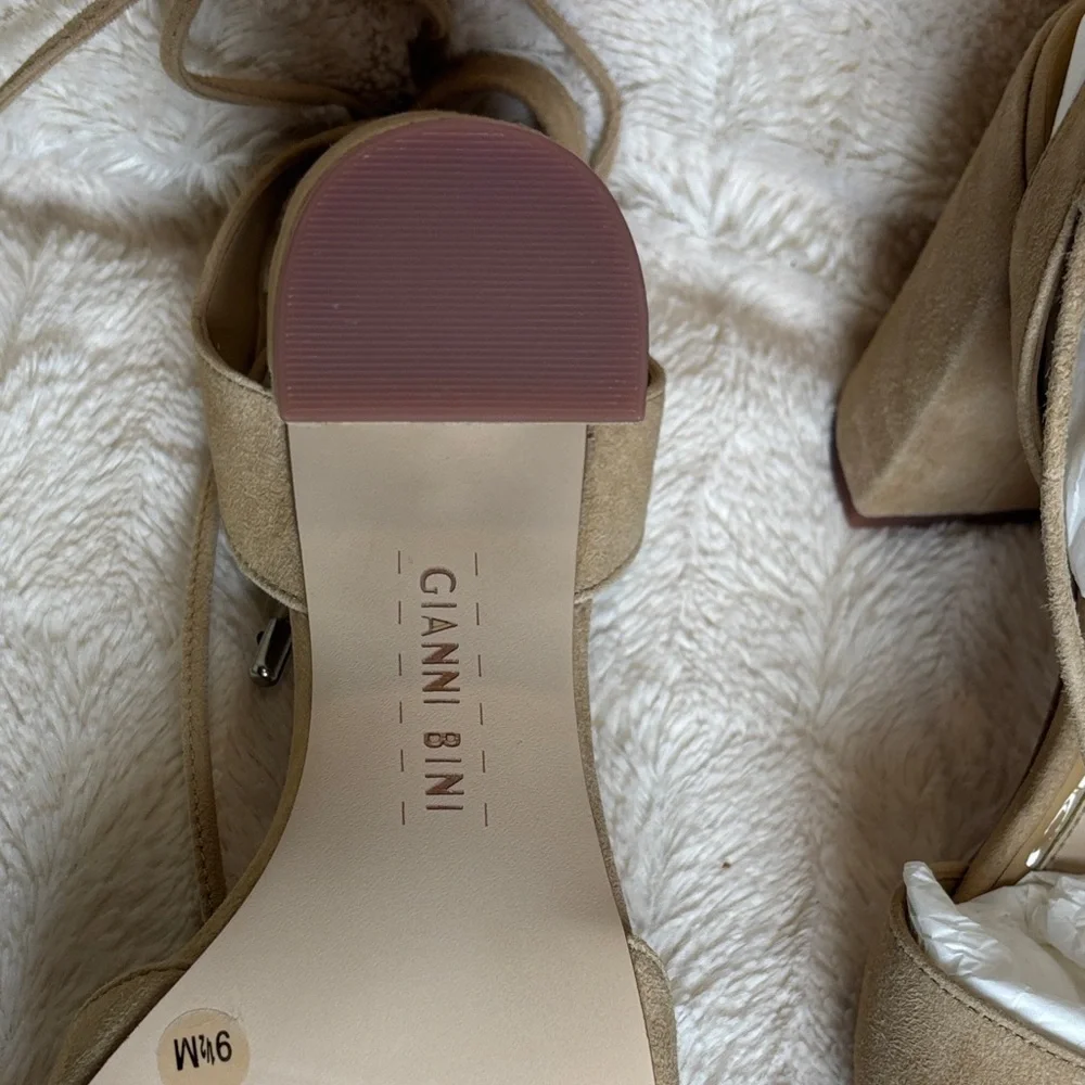 Gianni Bini chic beige